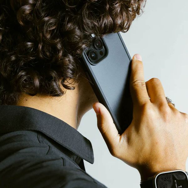 Nomad Coque Rugged Apple iPhone 15 - Noir