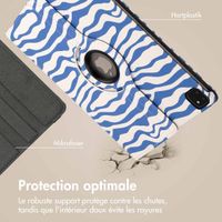 imoshion Coque tablette Design rotatif à 360° iPad Pro 12.9 (2018 / 2020 / 2021 / 2022) - White Blue Stripes