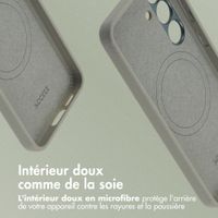 Accezz Coque arrière en cuir avec MagSafe Samsung Galaxy S25 - Light Grey