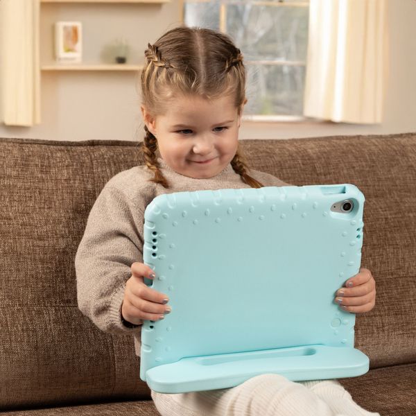 imoshion Coque kidsproof avec poignée Apple iPad 11 (2025) 11 pouces A16 / iPad 10 (2022) 10.9 pouces - Soft Blue