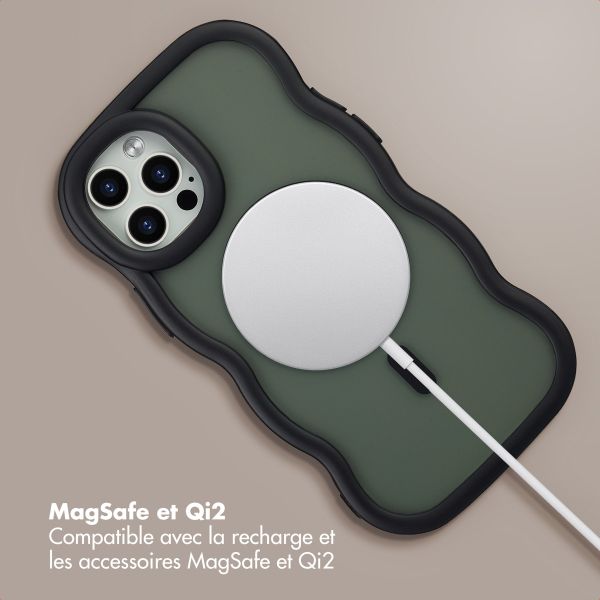 Selencia Coque arrière Wavy avec MagSafe Apple iPhone 12 (Pro) - Noir