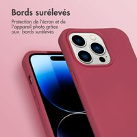 imoshion Coque de couleur avec cordon amovible Apple iPhone 14 Pro - Red Raspberry