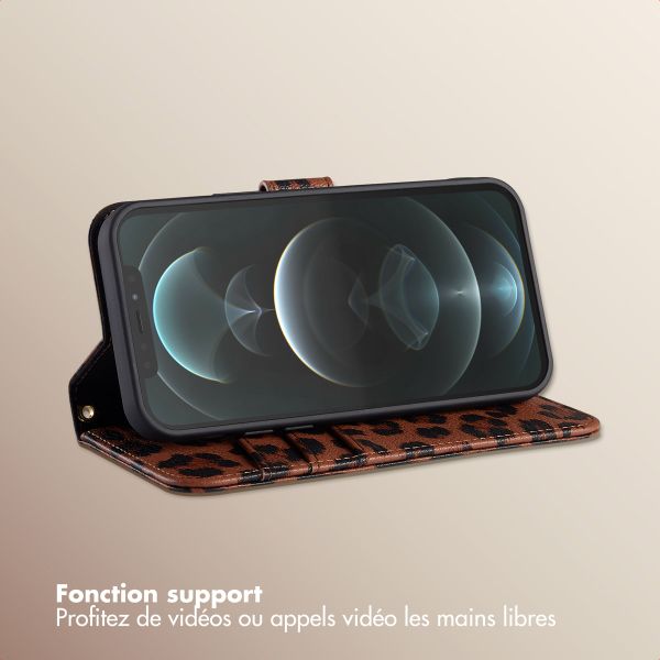 Selencia Étui de télephone portefeuille imprimé léopard Sabi Apple iPhone 12 (Pro) - Mocha Brown