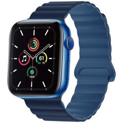 imoshion Bracelet en silicone magnétique Apple Watch Series 1 t/m 11 / SE / Ultra (44/45/46/49 mm) - Bleu foncé