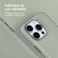 Accezz Coque arrière en cuir avec MagSafe Apple iPhone 16 Pro - Light Grey