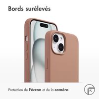 Accezz Coque Liquid Silicone avec MagSafe Apple iPhone 15 - Lichtbruin