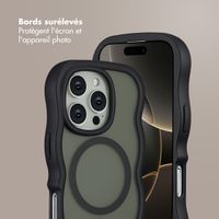 Selencia Coque arrière Wavy avec MagSafe Apple iPhone 16 Pro - Noir