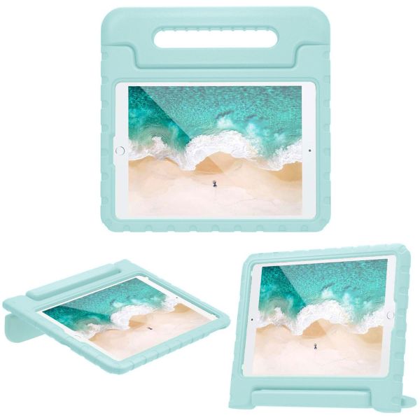 imoshion Coque kidsproof avec poignée iPad 9 (2021) 10.2 pouces / iPad 8 (2020) 10.2 pouces / iPad 7 (2019) 10.2 pouces - Soft Blue