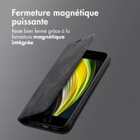 imoshion Étui de téléphone portefeuille Slim Apple iPhone SE (2022 / 2020) / 8 / 7 / 6(s) - Noir