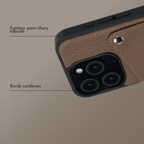 Selencia Coque Riva avec porte-cartes Apple iPhone 16 Pro - Mocha Brown