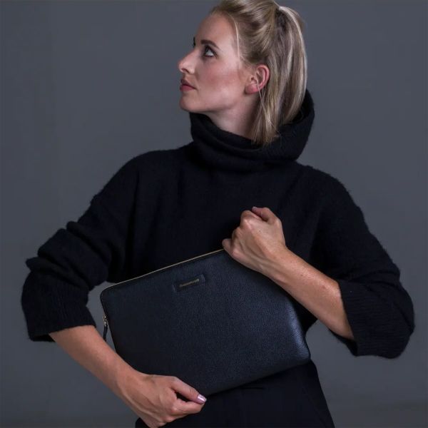 dbramante1928 ﻿Paris Sleeve - Pochette ordinateur 13 pouces - Cuir véritable - MacBook Pro 13 pouces / Air 13 pouces - Night Black