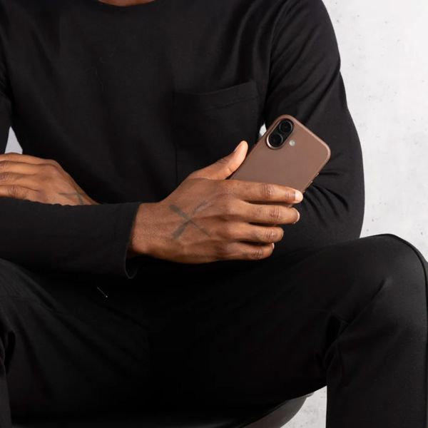 Woodcessories Coque Bio Leather MagSafe Apple iPhone 16 - Leather Brown