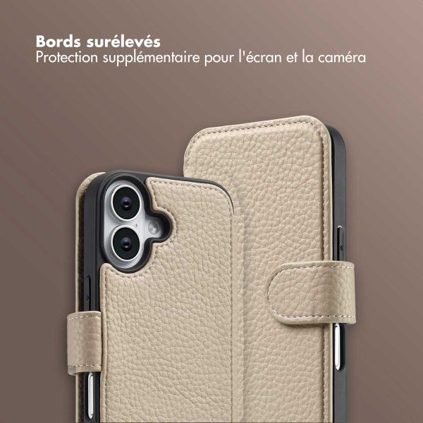 Selencia Étui Riva avec MagSafe et cordon de téléphone Apple iPhone 17 - Beige