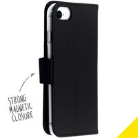 Accezz Étui de télephone Wallet Apple iPhone SE (2022 / 2020) / 8 / 7 / 6(s) - Noir