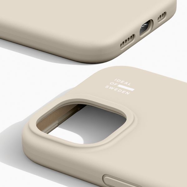 iDeal of Sweden Coque en silicone avec MagSafe Apple iPhone 17e / 16e / 15 / 14 / 13 - Cloud Dancer