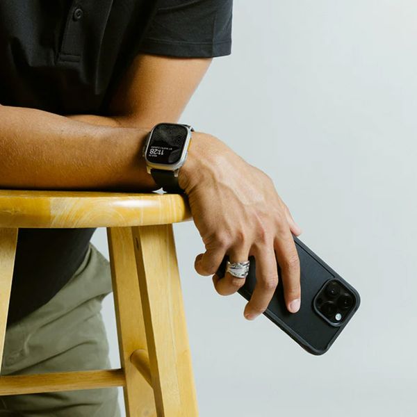 Nomad Coque Rugged Apple iPhone 15 - Noir