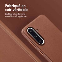 Accezz Coque arrière en cuir avec MagSafe Samsung Galaxy A36 / A56 - Marron café