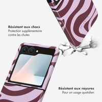 Selencia Coque arrière Vivid Samsung Galaxy Z Flip 7 - Wavy Swirl Pink Plum