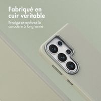 Accezz Coque arrière en cuir avec MagSafe Samsung Galaxy S26 Ultra - Light Grey