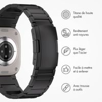 Accezz Bracelet en acier Titane mat Apple Watch Series 1 á 10 / SE / Ultra (2) (44/45/46/49 mm) - Noir