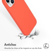 Accezz Coque Liquid Silicone iPhone 15 - Nectarine