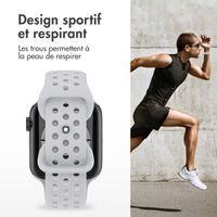 imoshion Bracelet sport⁺ Apple Watch Series 1 á 11 / SE / Ultra (44/45/46/49 mm) - Taille M/L - Pure Platinum & White