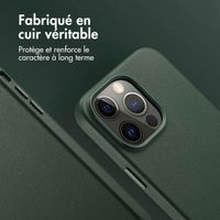 Accezz Coque arrière en cuir avec MagSafe iPhone 14 Pro Max - Cedar Green