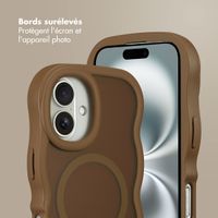 Selencia Coque arrière Wavy avec MagSafe Apple iPhone 16 - Mocha Brown