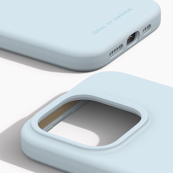 iDeal of Sweden Coque en silicone avec MagSafe Apple iPhone 15 Pro - Light Blue