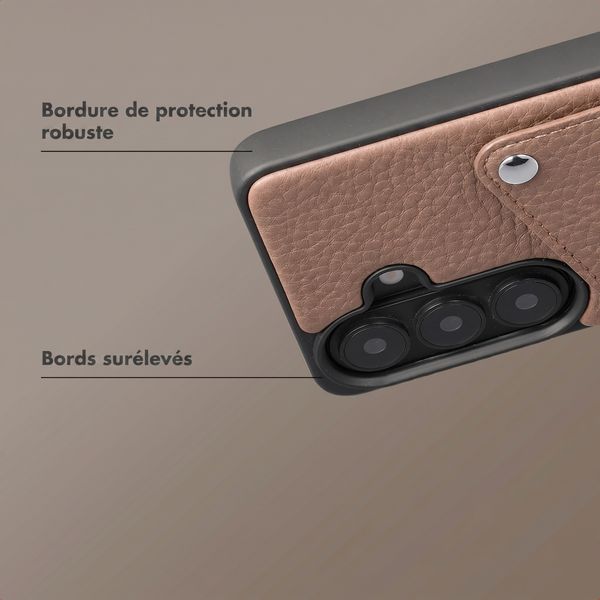 Selencia Coque Riva avec porte-cartes Samsung Galaxy S26 - Mocha Brown