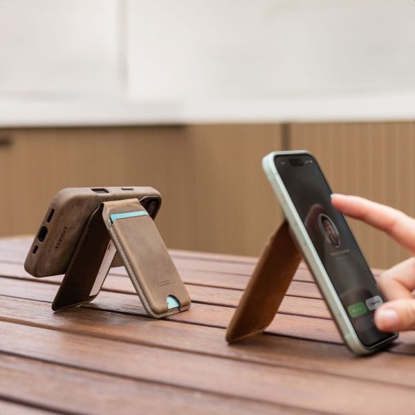Accezz Porte-cartes MagSafe en cuir vintage avec support - Rustic Brown