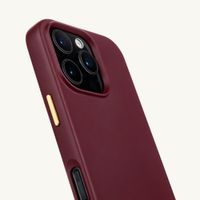 Selencia Coque arrière Rivièra avec MagSafe avec crochets amovibles Apple iPhone 16 Pro - Bold Burgundy