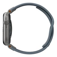 UAG Monarch | Bracelet en silicone Apple Watch Series 1 à 10 / SE / Ultra (2) (44/45/46/49 mm) - Cloud Blue/Titane