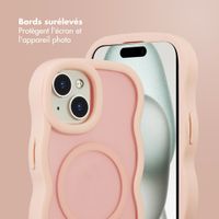 Selencia Coque arrière Wavy avec MagSafe Apple iPhone 15 - Soft Pink