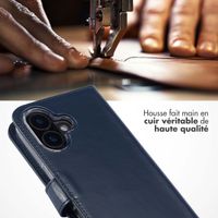 Selencia Étui portefeuille en cuir véritable Apple iPhone 16 - Bleu