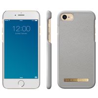 iDeal of Sweden Coque Saffiano iPhone SE (2022 / 2020) / 8 / 7 / 6(s) - Gris clair