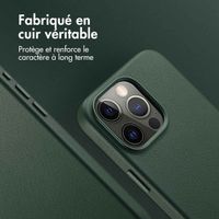 Accezz Coque arrière en cuir avec MagSafe Apple iPhone 15 Pro Max - Cedar Green