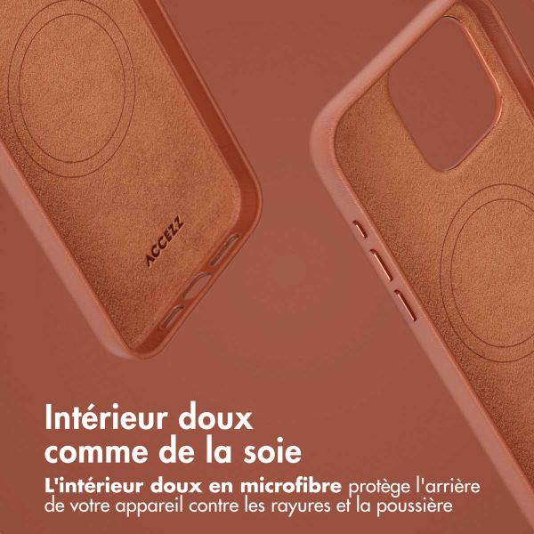Accezz Étui de télephone portefeuille en cuir 2-en-1 avec MagSafe iPhone 15 Pro Max - Sienna Brown