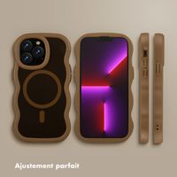 Selencia Coque arrière Wavy avec MagSafe Apple iPhone 13 Pro - Mocha Brown