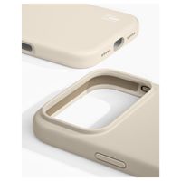 iDeal of Sweden Coque en silicone avec MagSafe Apple iPhone 17 Pro - Cloud Dancer