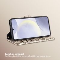 Selencia Étui de télephone portefeuille imprimé léopard Sabi Samsung Galaxy S24 / S25 - Soft Ivory