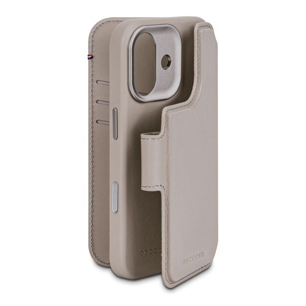 Decoded Portefeuille détachable 2 en 1 en cuir MagSafe Apple iPhone 17 - Solid Clay
