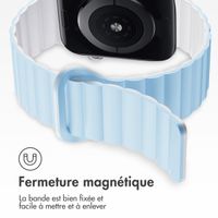 imoshion Bracelet magnétique en silicone Apple Watch Apple Watch Series 1 á 9 / SE (38/40/41 mm) | Series 10 (42 mm) - Bleu / Blanc