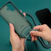 imoshion Coque arrière Color avec cordon amovible et MagSafe Apple iPhone 15 - Vert foncé