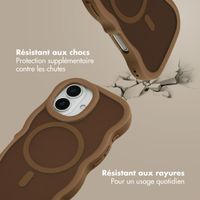 Selencia Coque arrière Wavy avec MagSafe Apple iPhone 17 - Mocha Brown