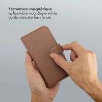 Selencia Étui portefeuille amovible Olyn avec MagSafe Apple iPhone 14 / 13 - Marron