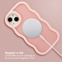 Selencia Coque arrière Wavy avec MagSafe Apple iPhone 14 / 13 - Soft Pink