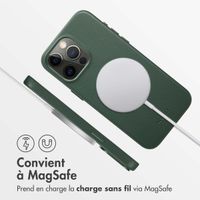 Accezz Coque arrière en cuir avec MagSafe iPhone 15 Pro Max - Cedar Green