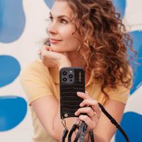 Dutchies Coque avec porte-cartes Apple iPhone 13 Pro - Crocodile Chic