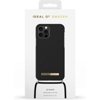 iDeal of Sweden Coque Ordinary Necklace iPhone 12 (Pro) - Jet Black